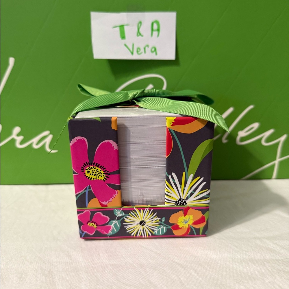 NWT Vera Bradley Jazzy Blooms Take Note Cube Retired pattern